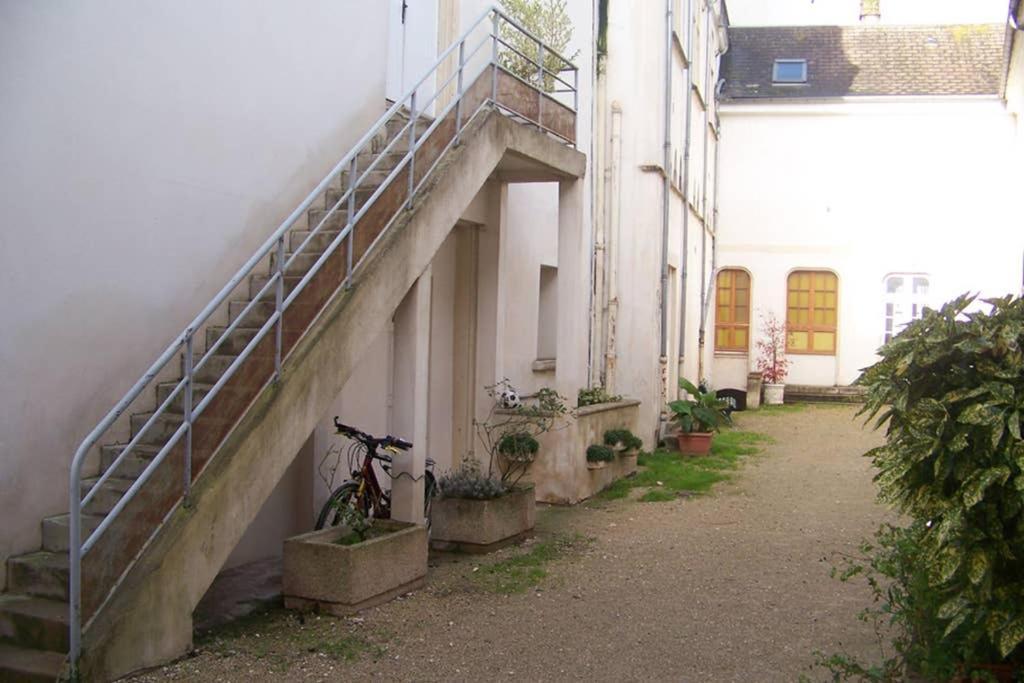 Charmant Studio Au Calme Tout Confort Dans Chateau Neo Gothique Proche Zenith Comet Orleans Parking Voiture Gratuit Wifi Haut Debit Rue Des Montees Εξωτερικό φωτογραφία