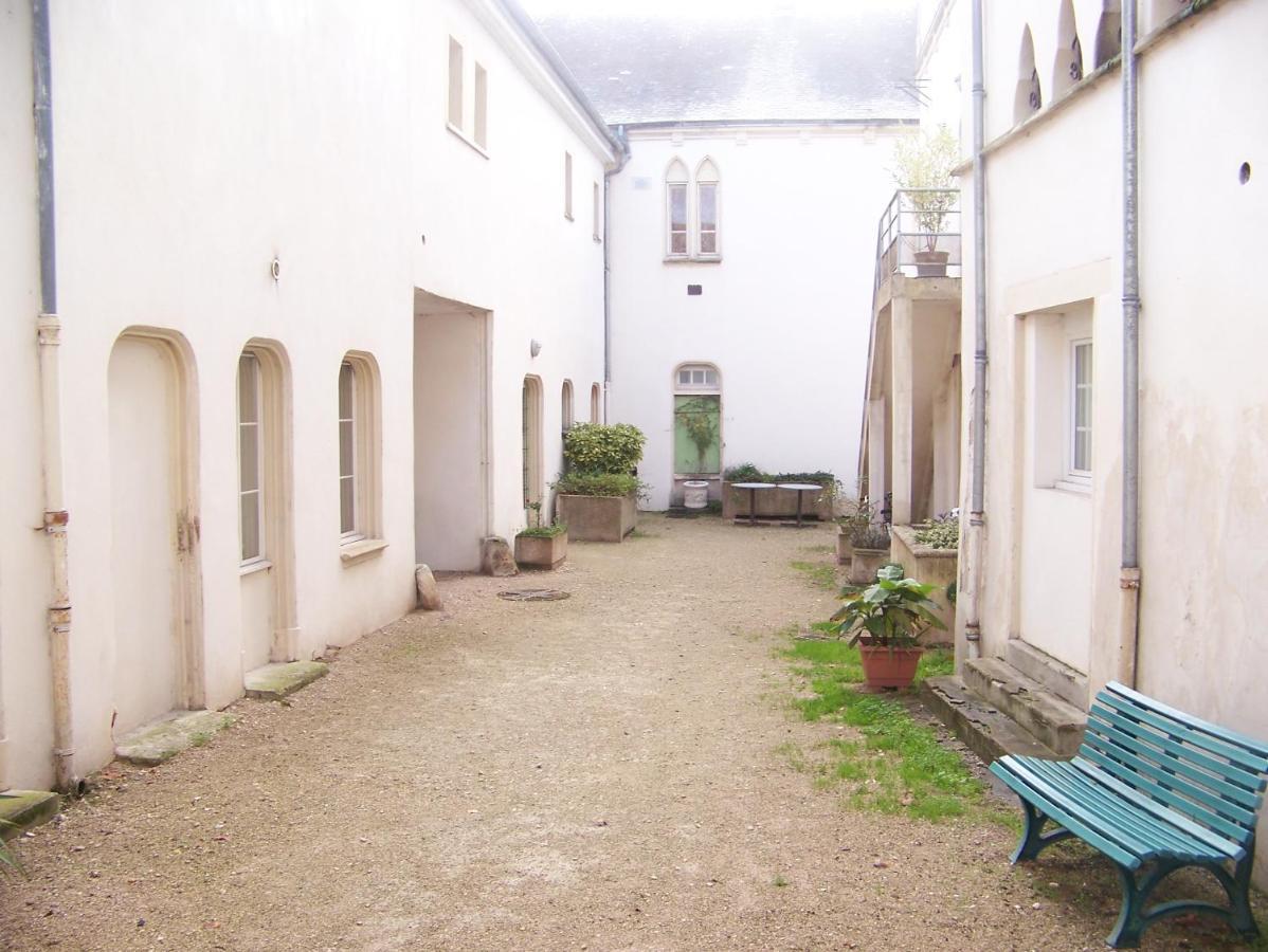 Charmant Studio Au Calme Tout Confort Dans Chateau Neo Gothique Proche Zenith Comet Orleans Parking Voiture Gratuit Wifi Haut Debit Rue Des Montees Εξωτερικό φωτογραφία