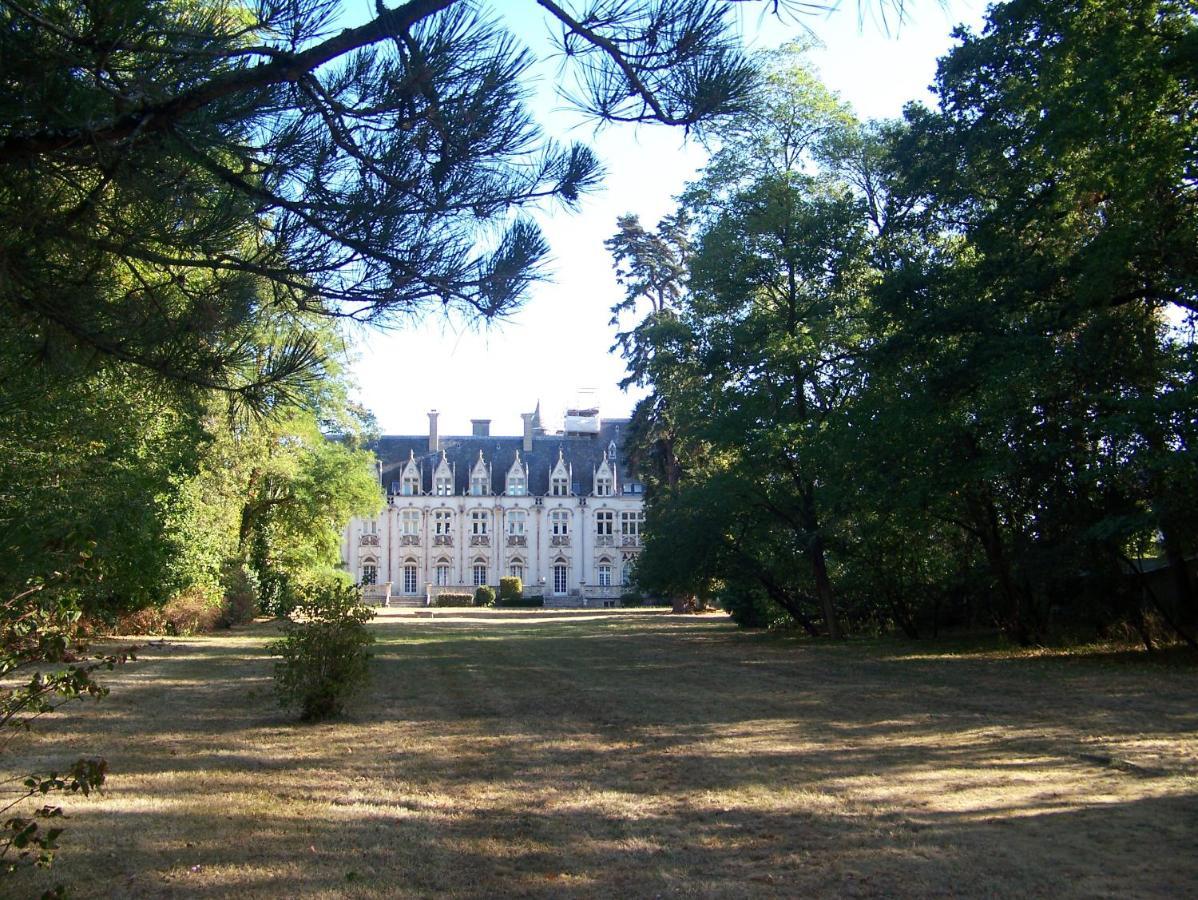 Charmant Studio Au Calme Tout Confort Dans Chateau Neo Gothique Proche Zenith Comet Orleans Parking Voiture Gratuit Wifi Haut Debit Rue Des Montees Εξωτερικό φωτογραφία