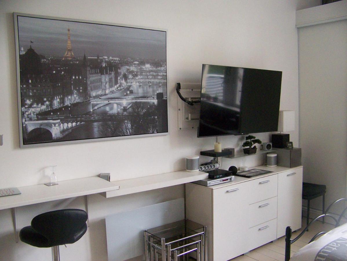 Charmant Studio Au Calme Tout Confort Dans Chateau Neo Gothique Proche Zenith Comet Orleans Parking Voiture Gratuit Wifi Haut Debit Rue Des Montees Εξωτερικό φωτογραφία